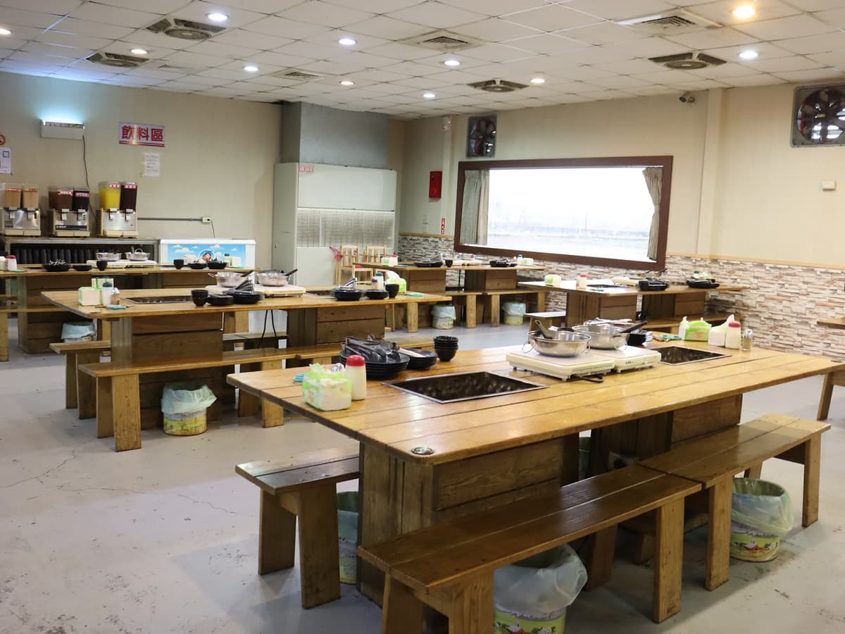 好像逛魚市場！550元海魚吃到飽  超多海鮮烤到爽