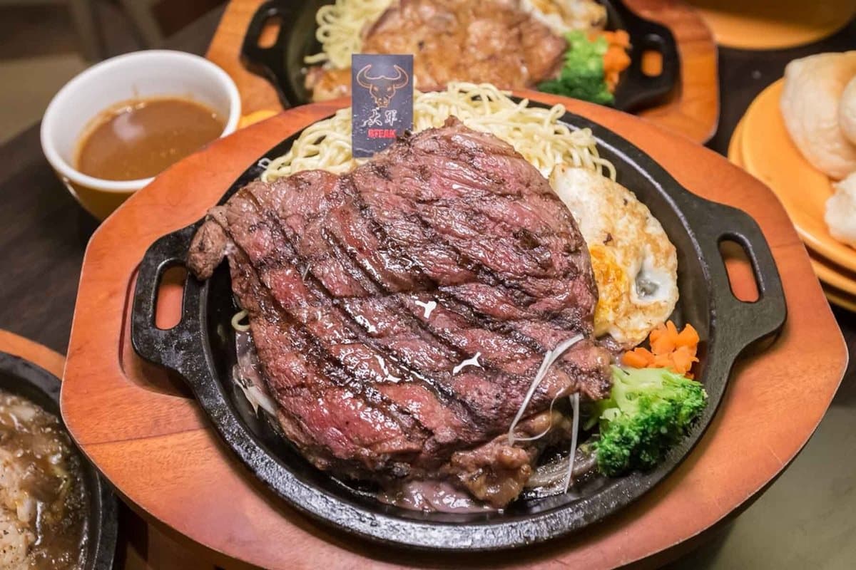 台中人快去！「火焰牛排」買1送1  還可點「爆辣豆鼓醬」