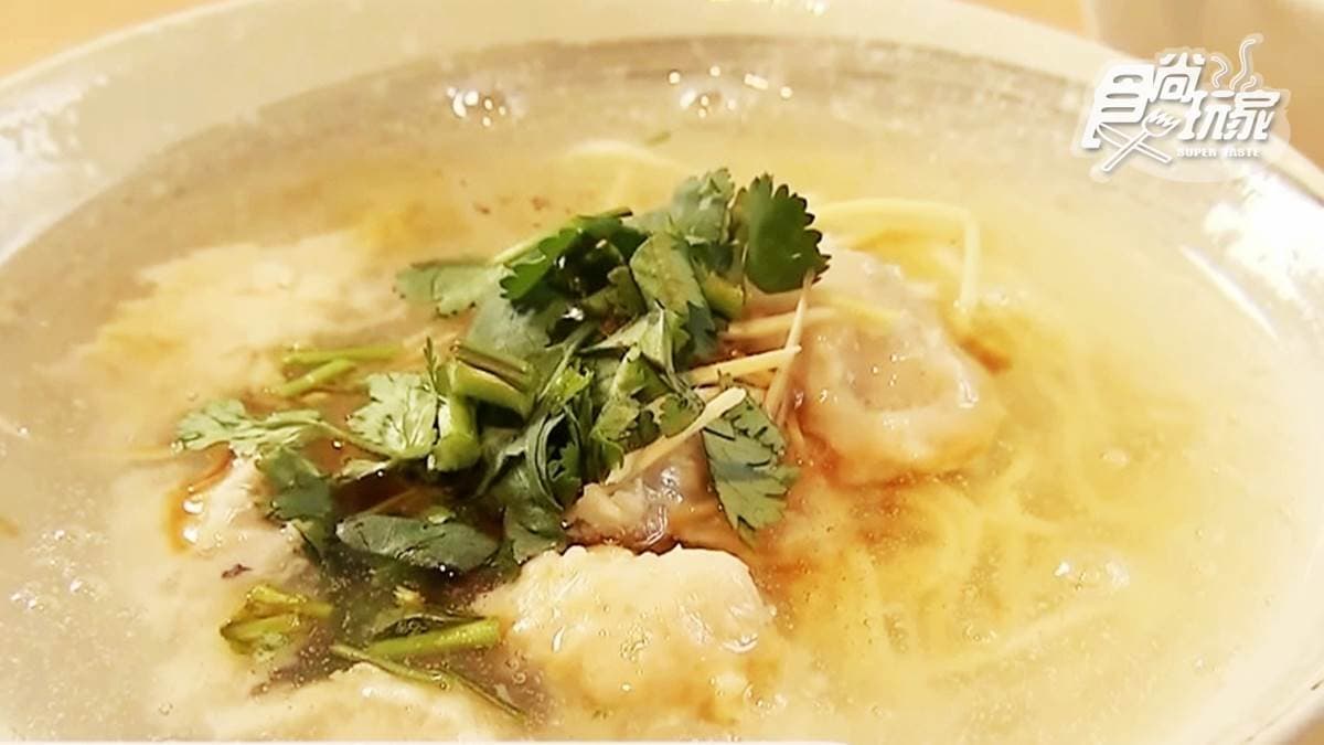 台南60年不敗「浮水魚羹」！魚羹包藏大塊虱目魚，配私房煎餃才內行