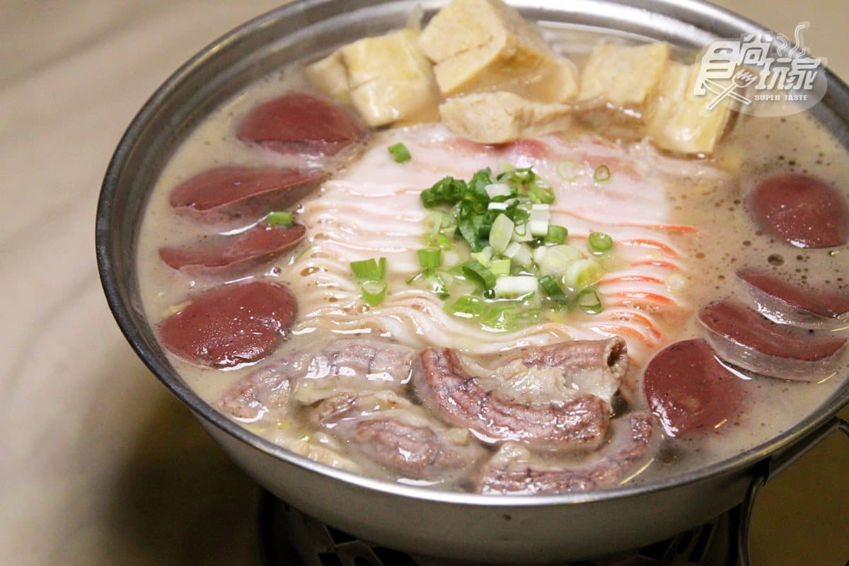比酸菜白肉鍋更濃！東北名鍋「殺豬菜」台北吃得到