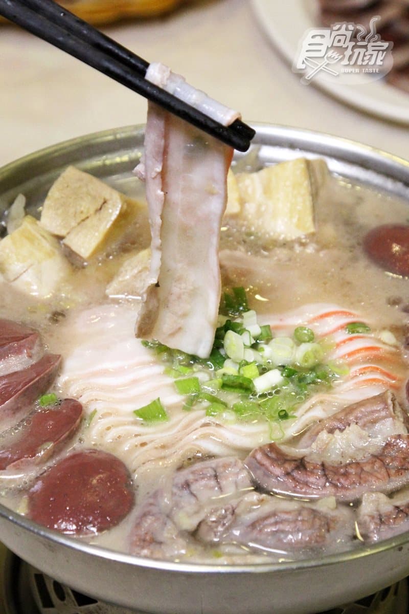 比酸菜白肉鍋更濃！東北名鍋「殺豬菜」台北吃得到