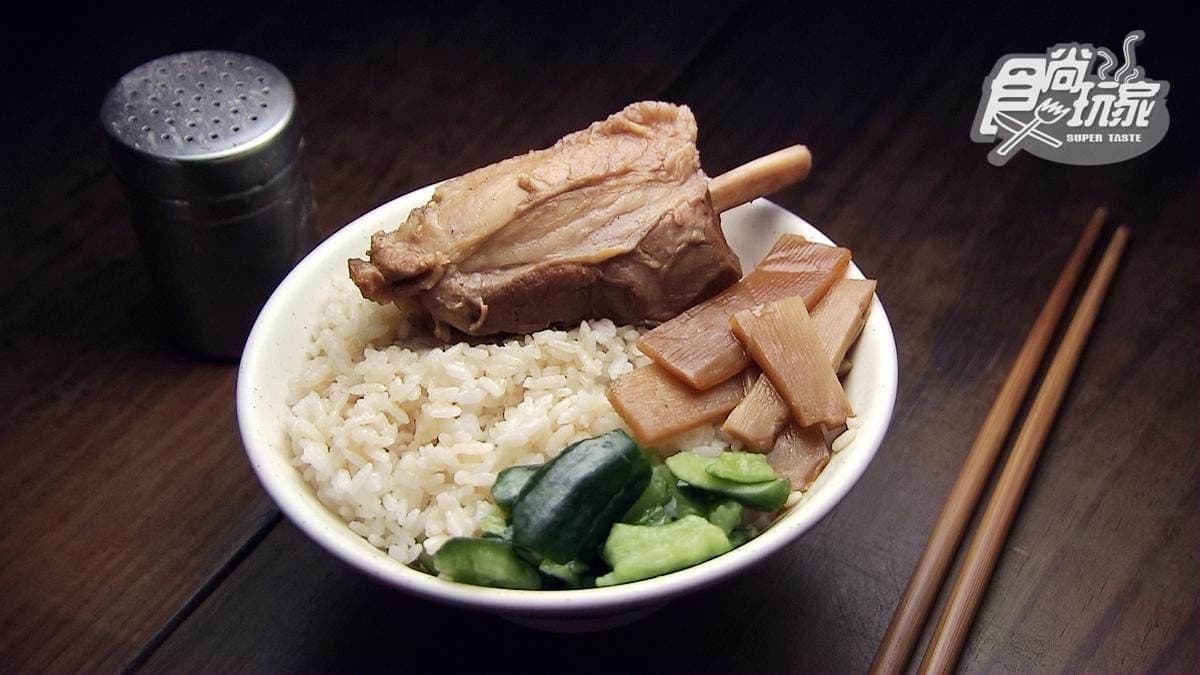 嘉義人最愛古早味！獨家「去皮滷肉飯」清爽不油膩，「菜尾湯」超多料