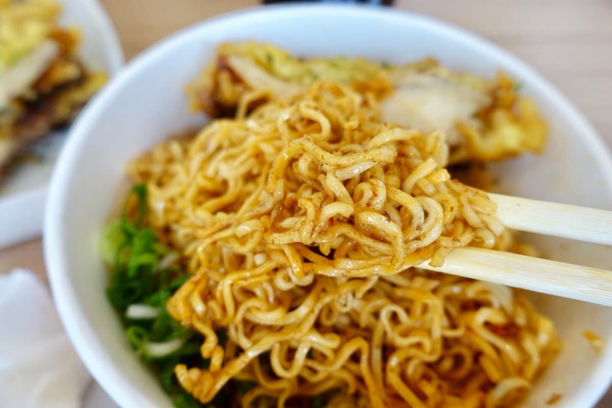 【新開店】花雕炸雞「買1送1」！賣萌早餐店主題很「GG」