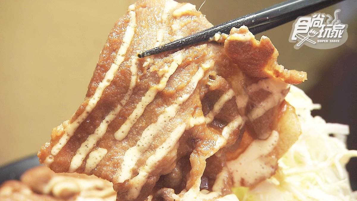好評道地日本丼飯！「烤五花肉丼」肉滿到看不見飯，加溫泉蛋更銷魂