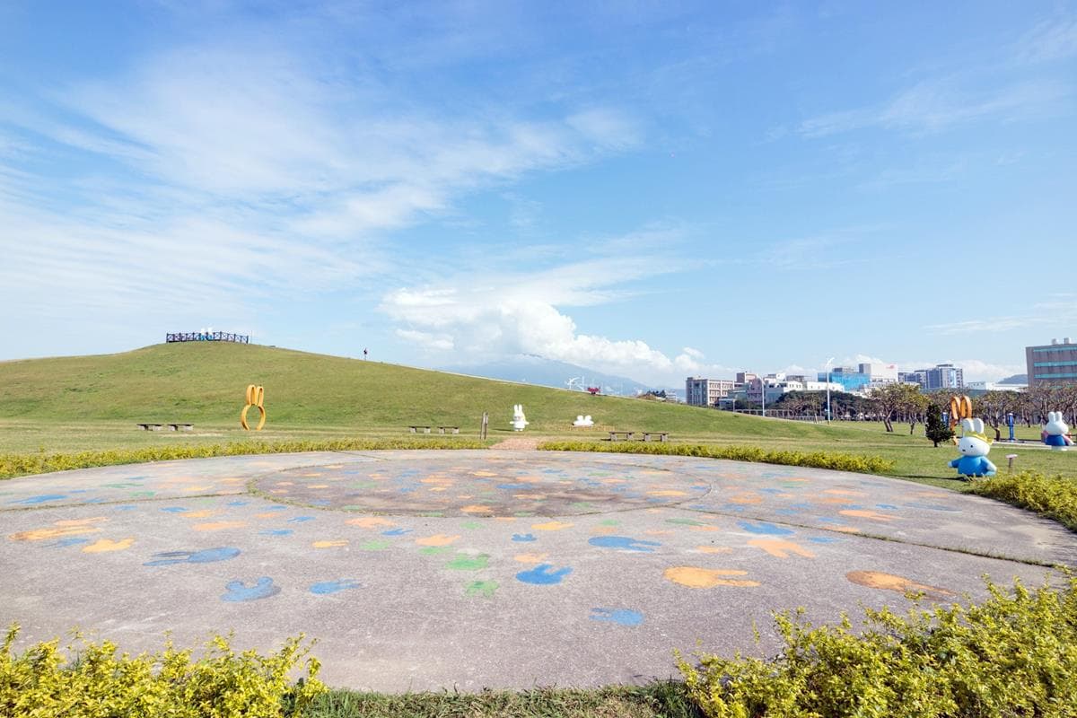 遛小孩時間！萌萌的「米飛兔公園」灌木叢迷宮非去不可