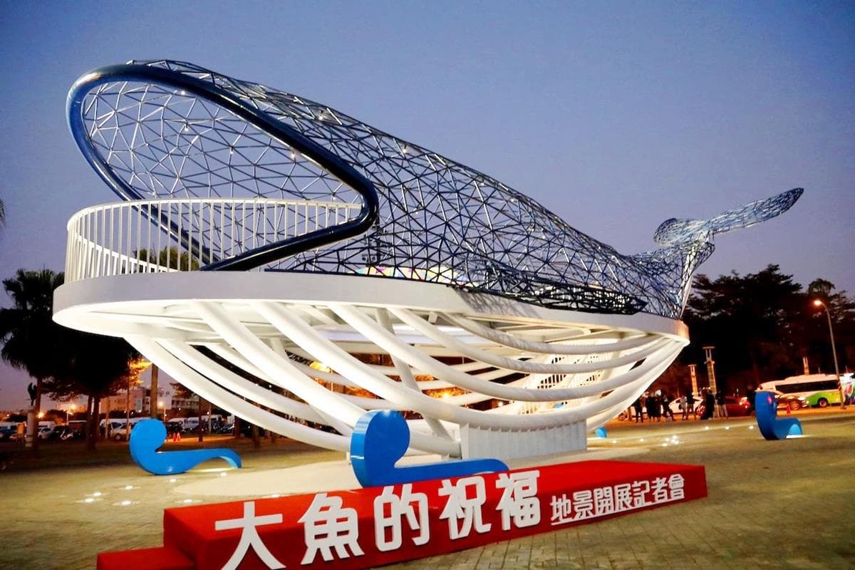 走進鯨魚肚肚！巨型「大鯨魚」遊進運河，最新打卡地標完工