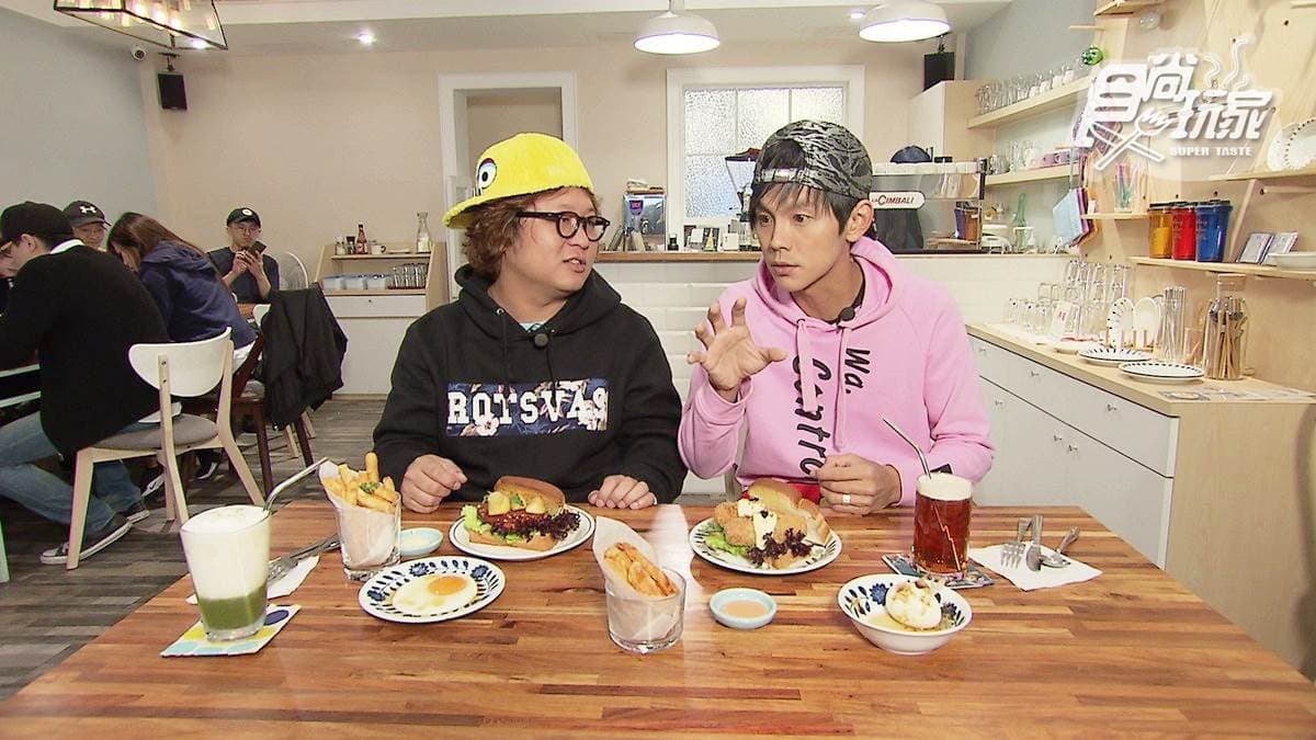 雙手hold不住的澎派早午餐！「油封鴨腿」口感像蛋酥，「低溫舒肥雞胸」1秒到法國