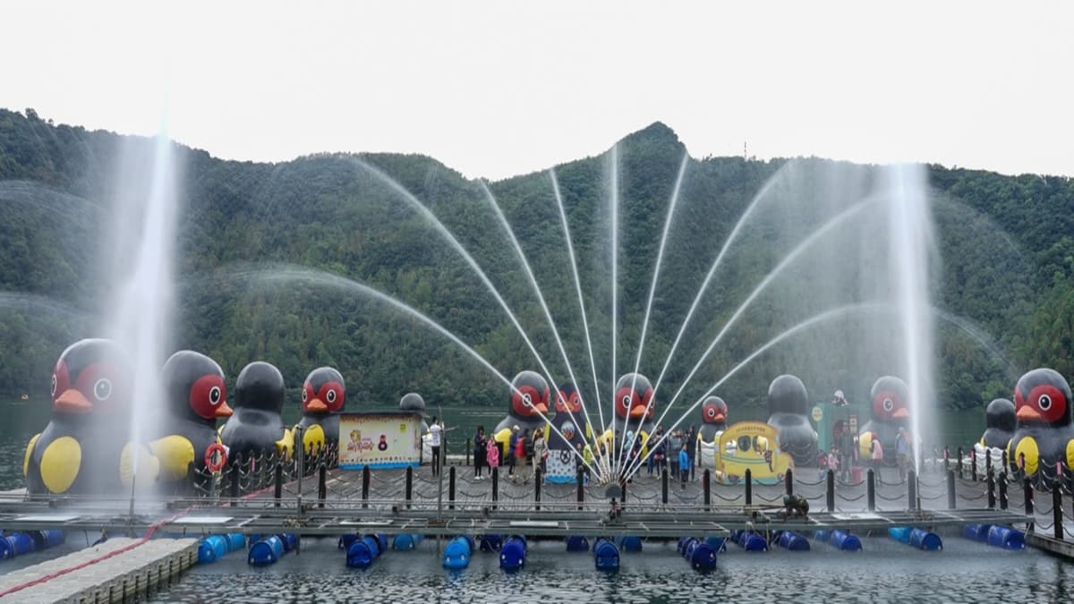 全台唯一「水陸兩棲」燈會， 「山豬」「番鴨」合力賀新春