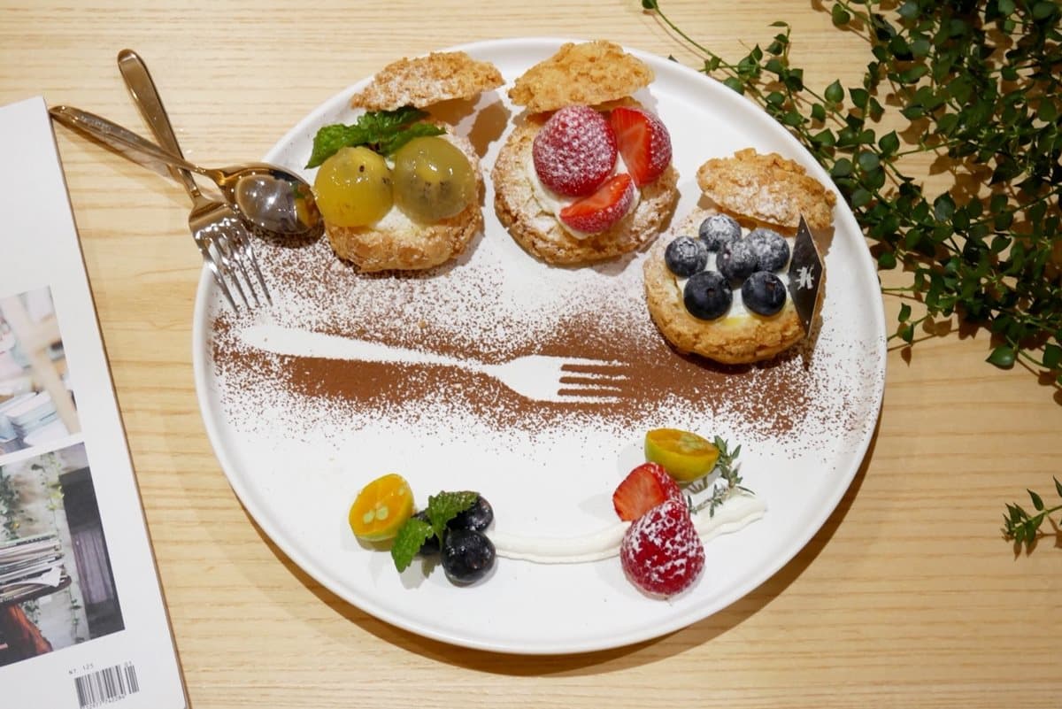 就像小歐洲！台中純白系「麋鹿主題餐廳」　必點「烏骨雞鍋+舒芙蕾」