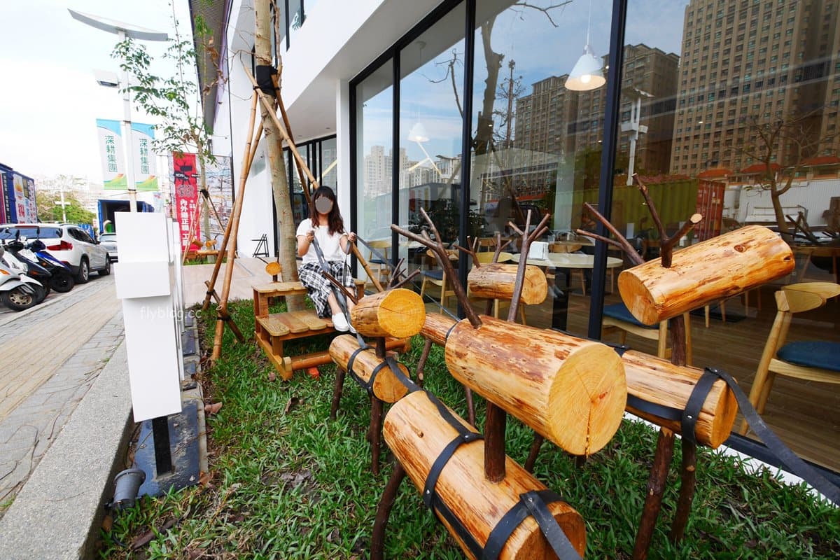 就像小歐洲！台中純白系「麋鹿主題餐廳」　必點「烏骨雞鍋+舒芙蕾」