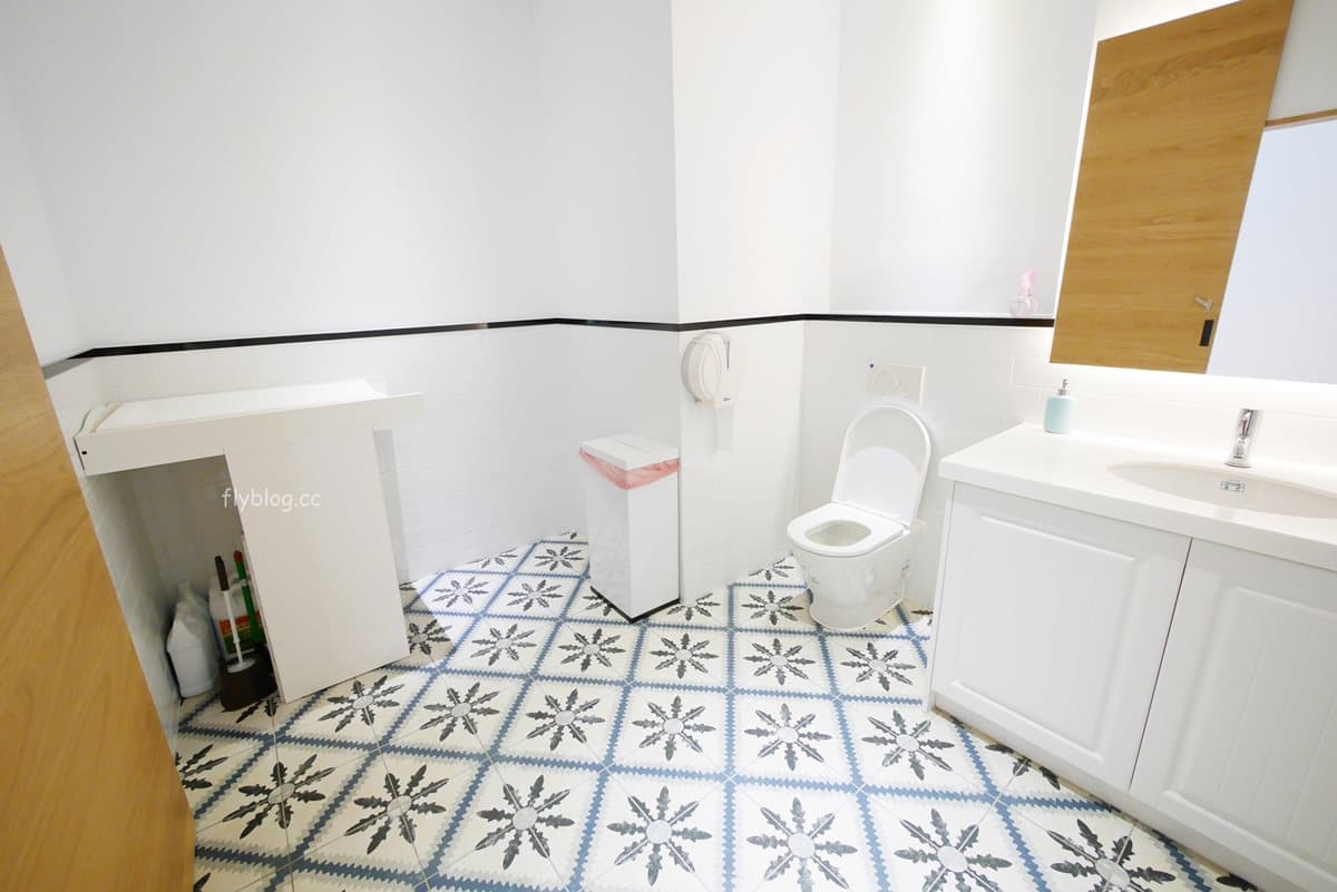 就像小歐洲！台中純白系「麋鹿主題餐廳」　必點「烏骨雞鍋+舒芙蕾」