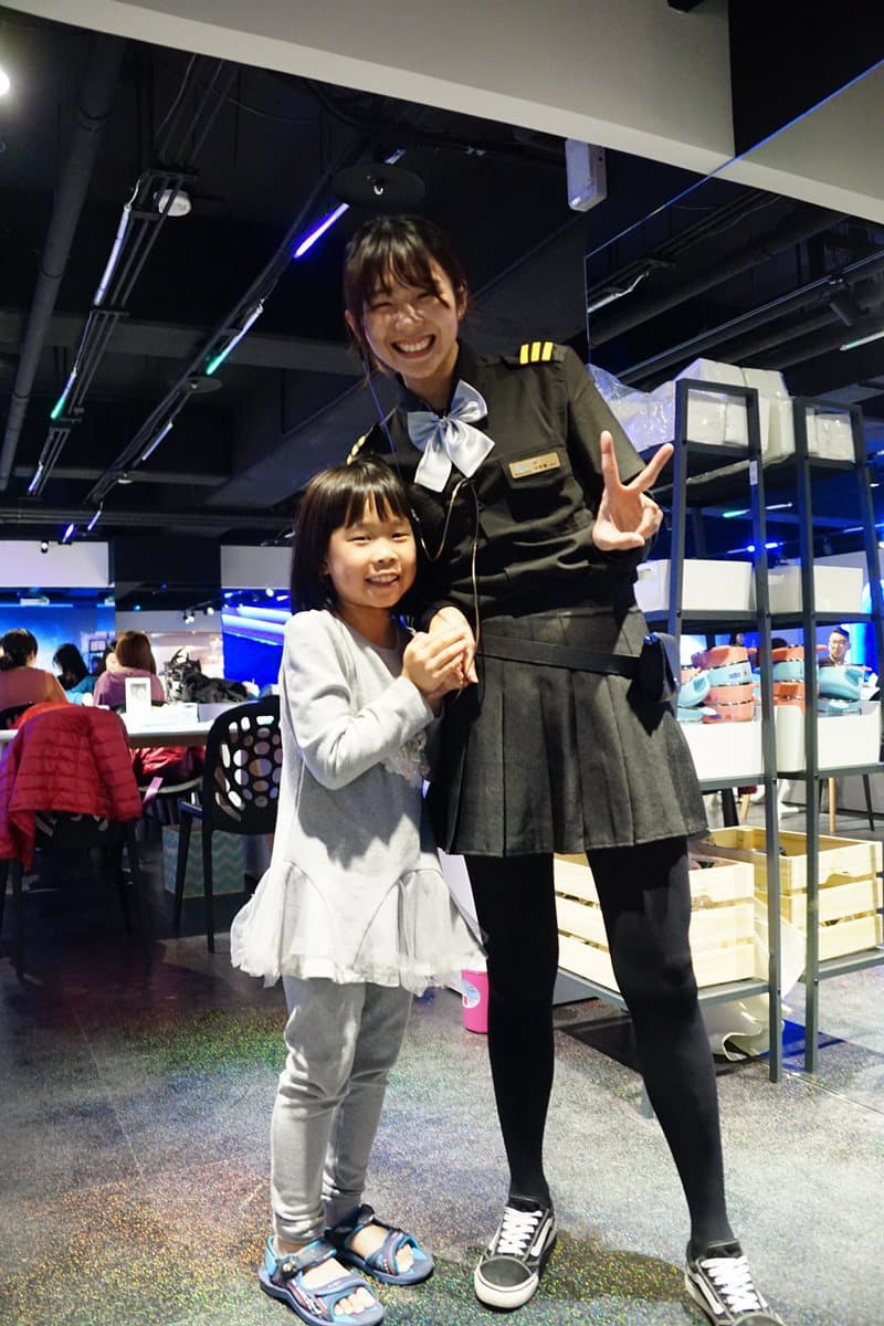 無限搭乘好嗨！台北「室內鐵道親子餐廳」　搭小火車穿越銀河系