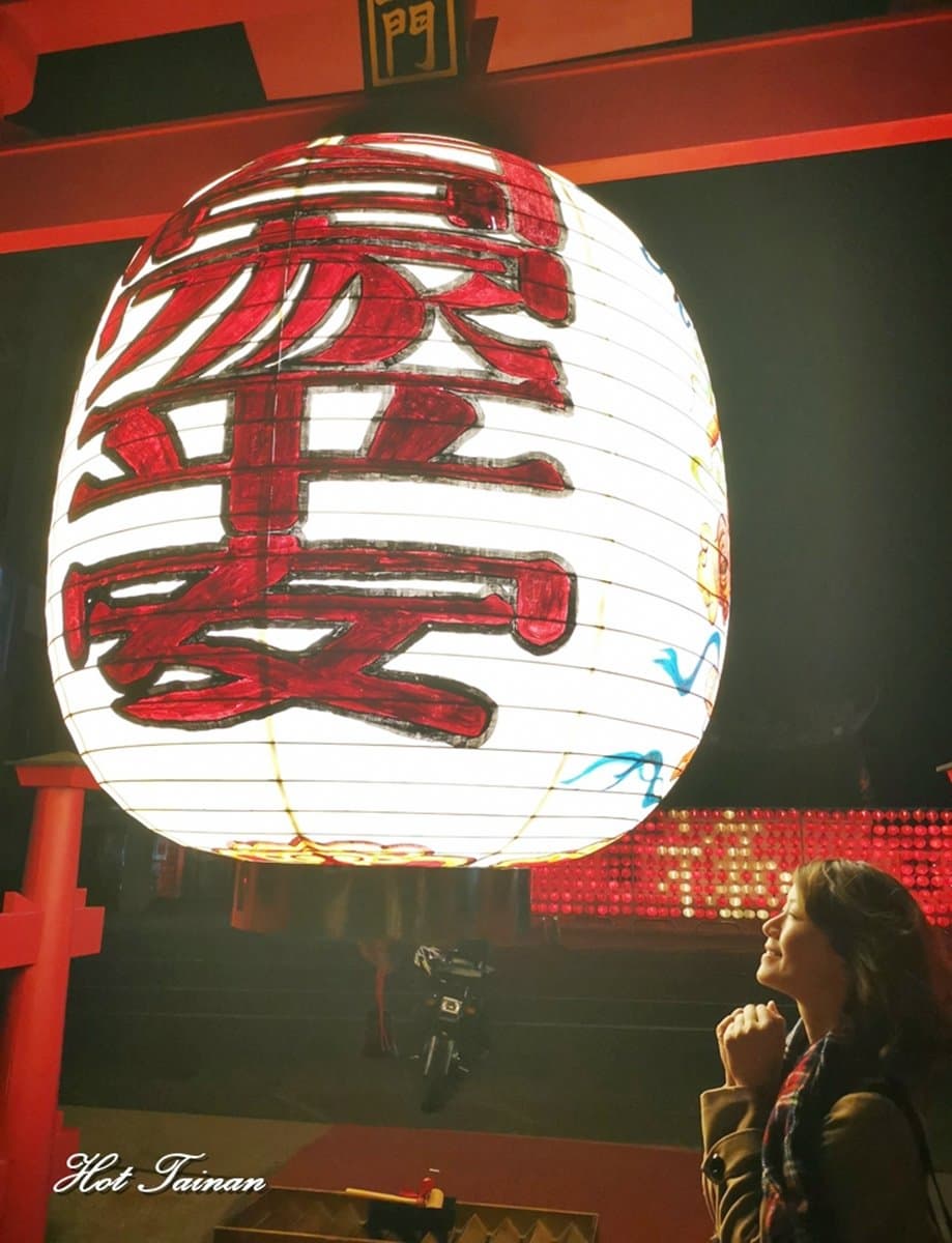 台版「雷門」好好拍！台南打卡新亮點　紅色鳥居巨型燈籠吸睛