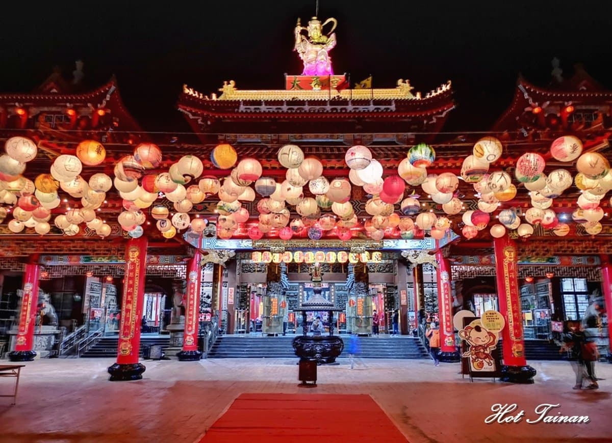 台版「雷門」好好拍！台南打卡新亮點　紅色鳥居巨型燈籠吸睛