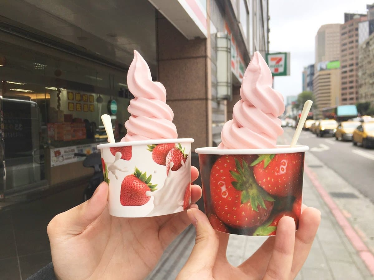 草莓季開跑！小七推「77草莓乳加牛乳」＋40款獨家甜點、餅乾、冰品