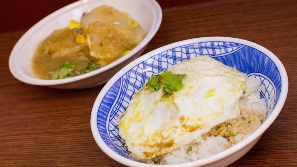 台南在地人大推！限量「煎米粿」外脆內Q，搭配豬油拌飯才內行