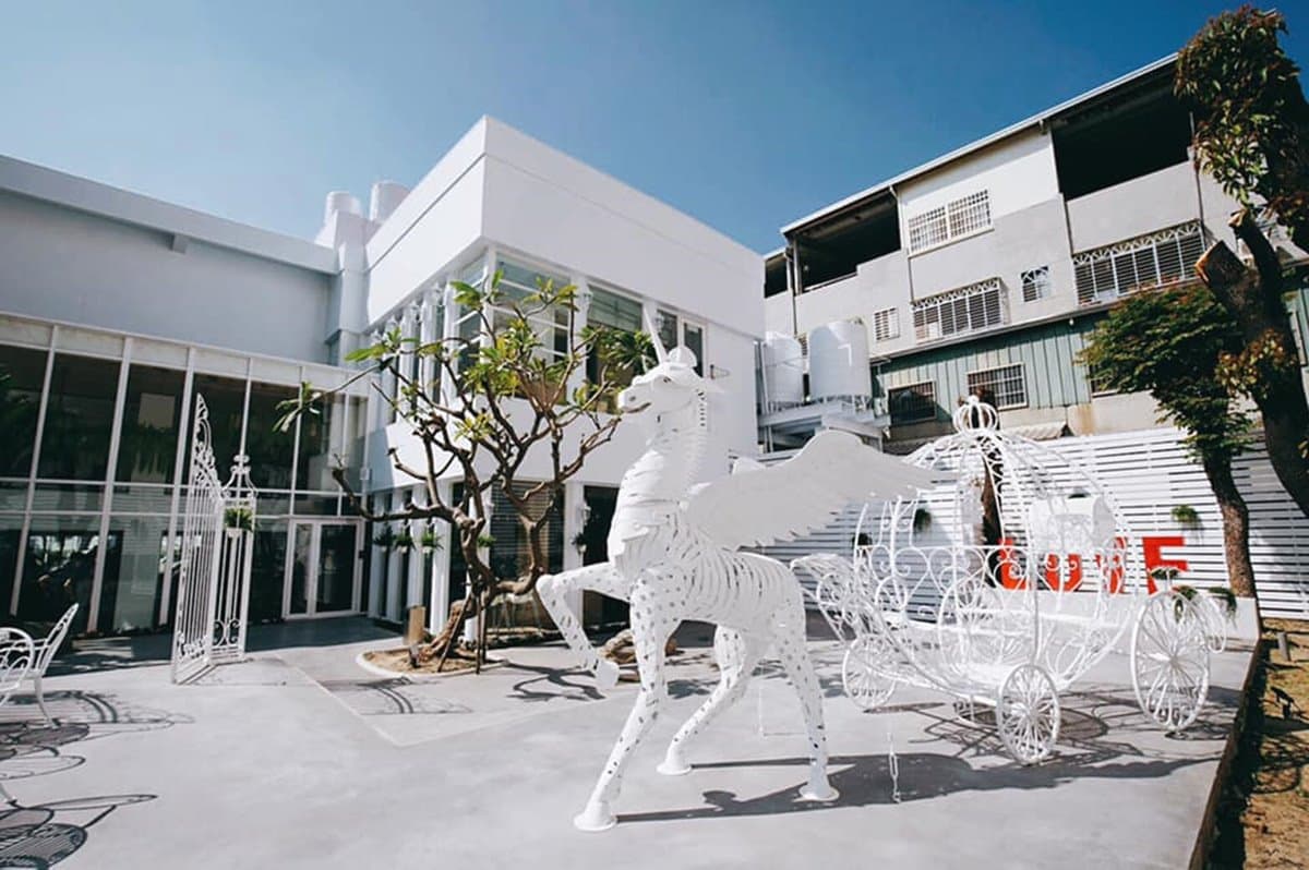 【新開店】260元就能吃！「白色馬車」網美鍋物店　柚子胡椒鍋好誘人