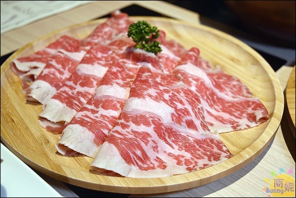 【新開店】260元就能吃！「白色馬車」網美鍋物店　柚子胡椒鍋好誘人