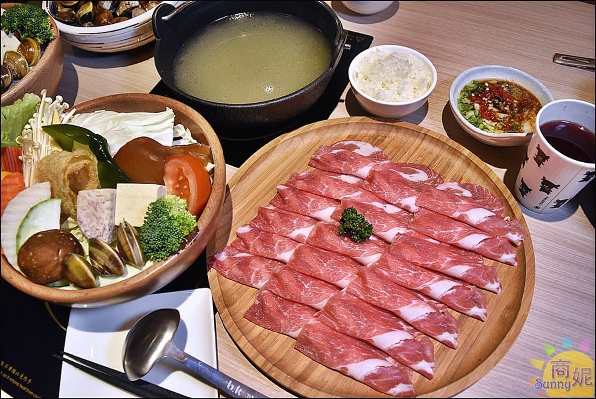【新開店】260元就能吃！「白色馬車」網美鍋物店　柚子胡椒鍋好誘人