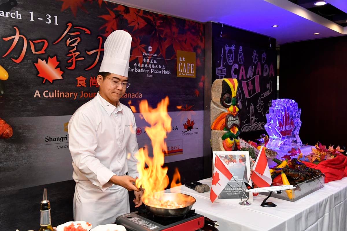 只有一個月！飯店Buffet「龍蝦吃到飽」6道龍蝦+爐烤牛排無限供應