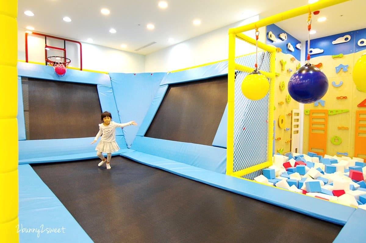 新北最大親子樂園！400坪室內恐龍考古沙坑、球池、超市，玩到並軌