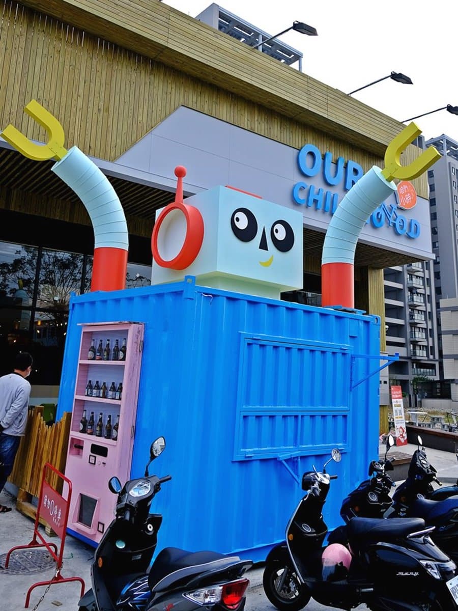 【新開店】彩虹樹洞、白色沙坑　台中「星際風」親子餐廳設施玩到瘋