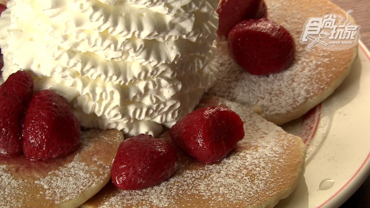 從日本紅到台灣!「草莓鮮奶油火山鬆餅」15公分高,排隊3小時也要吃 從日本紅到台灣!「草莓鮮奶油火山鬆餅」15公分高,排隊3小時也要吃