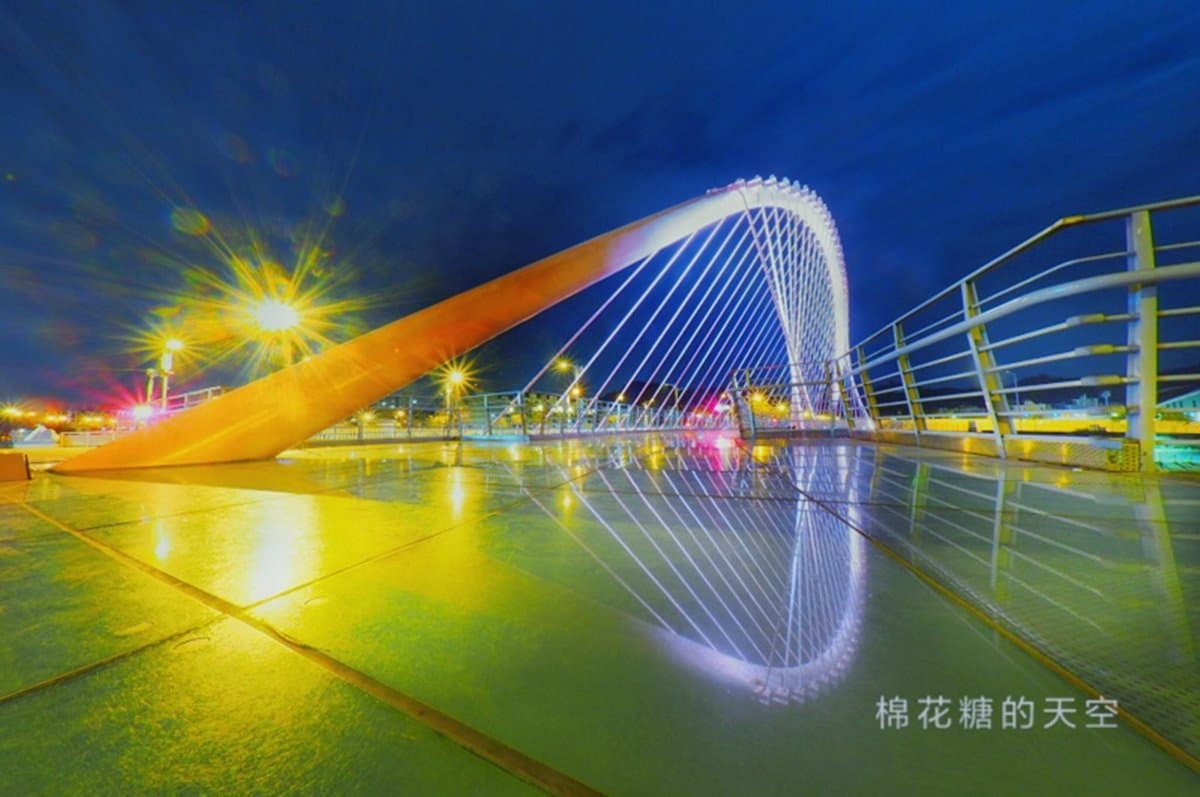 「佩佩豬+旋轉木馬」　超浪漫「粉紅系」超商還可賞粉紅橋夜景