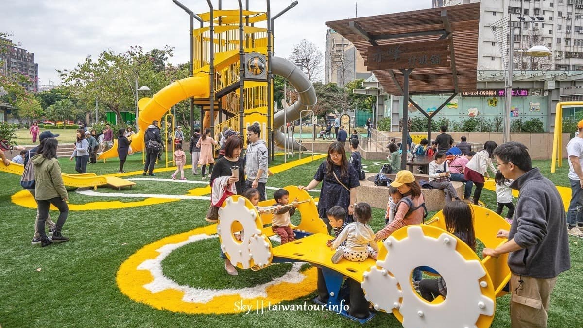 最新親子公園「小小兵色系」好吸睛！必玩水管溜滑梯+齒輪蹺蹺板