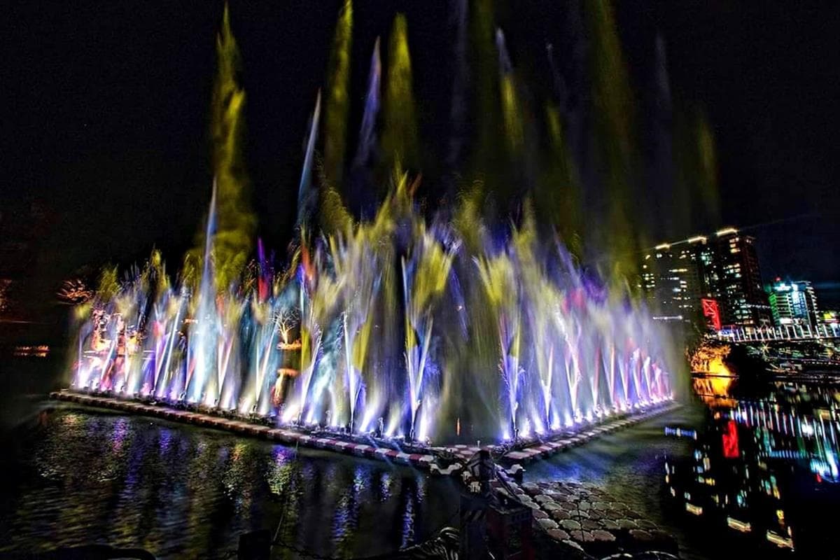 屏東燈會團隊操刀!全新「V型水舞、孔雀開屏」碧潭水舞秀,週五登場 屏東燈會團隊操刀!全新「V型水舞、孔雀開屏」碧潭水舞秀,週五登場