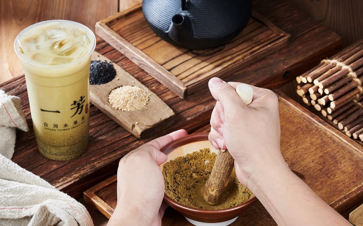 一芳水果茶「買一送一」！周年慶加碼指定品項「買大送小」