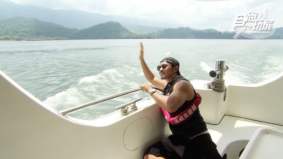 闖水庫祕境！搭船登島餵山豬，還能釣奇力魚
