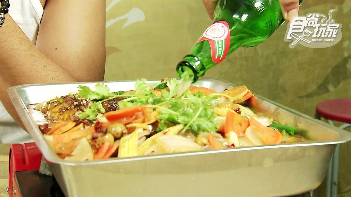 網友好評！礁溪隱藏版貴州菜，「烤魚」加半瓶啤酒、「酸魚湯」超下飯