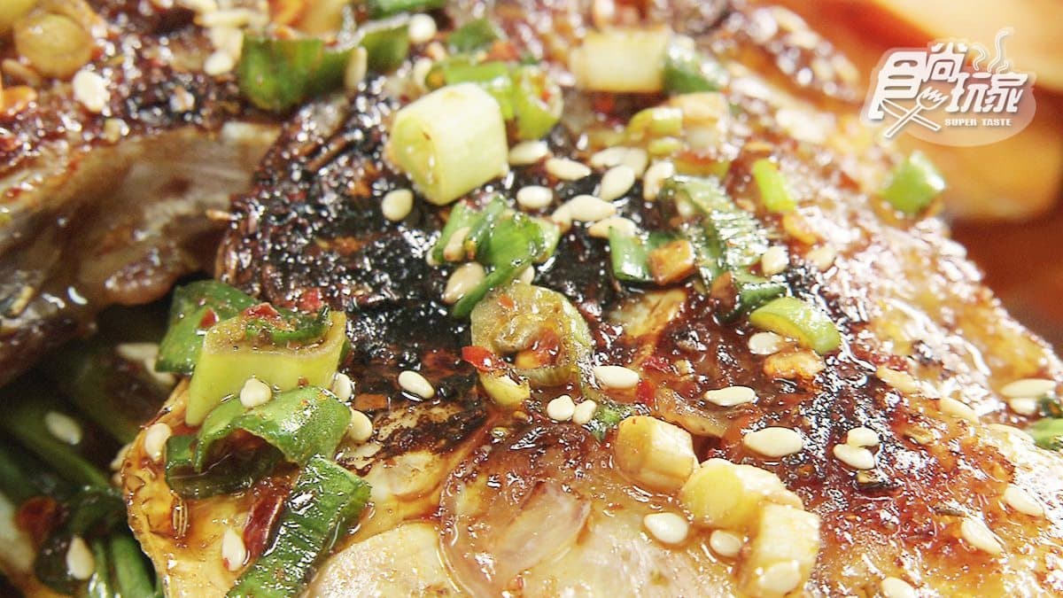 網友好評！礁溪隱藏版貴州菜，「烤魚」加半瓶啤酒、「酸魚湯」超下飯