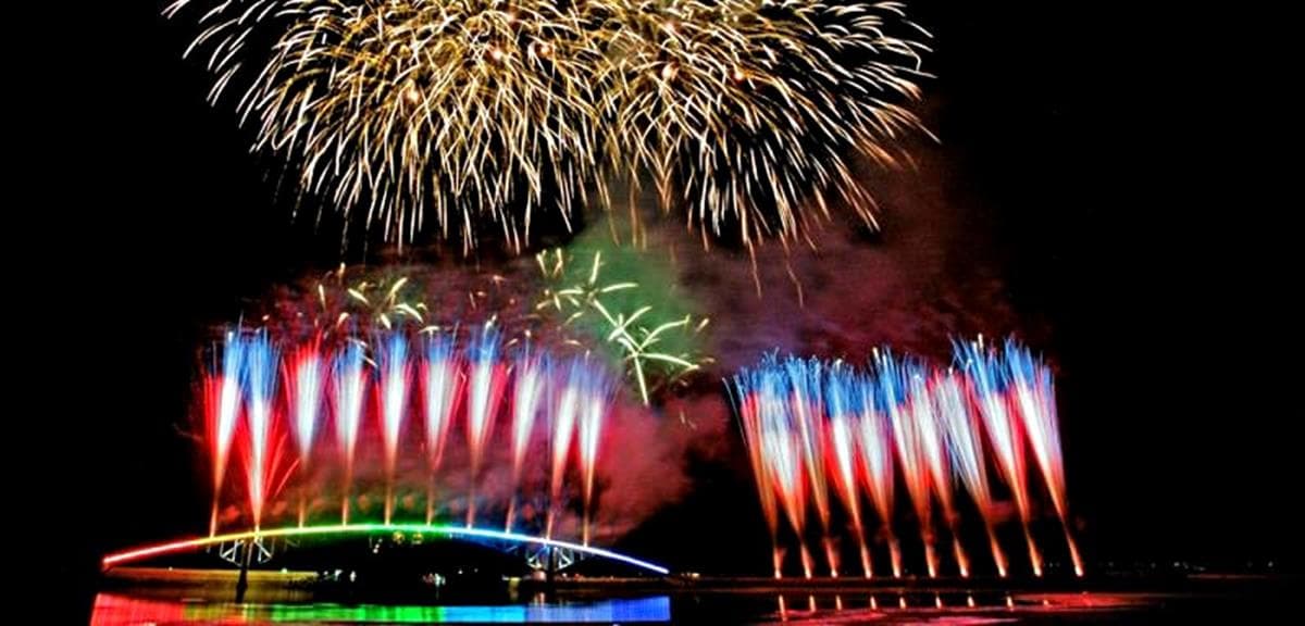 百架無人機開場！2019「澎湖國際海上花火節」15分鐘煙火秀必朝聖
