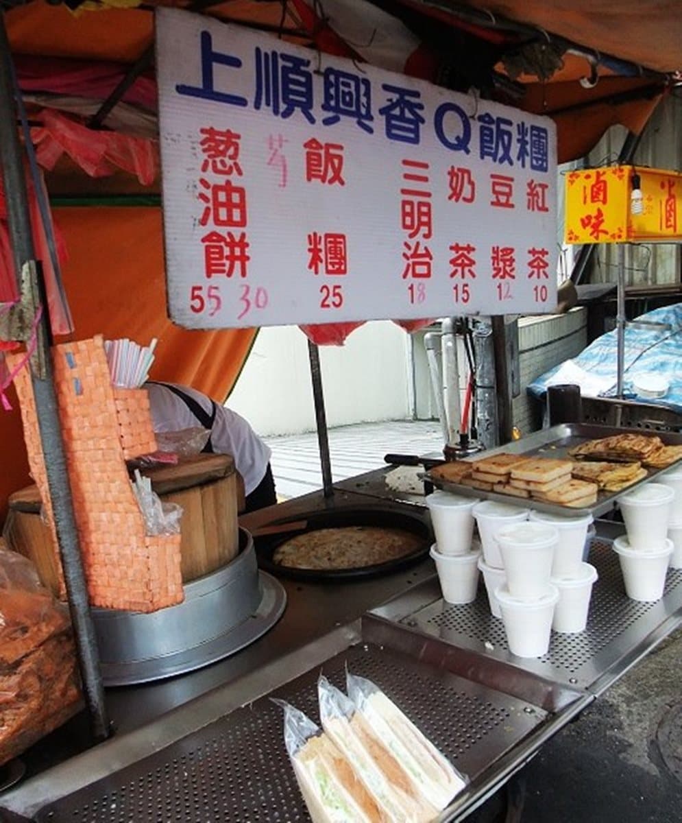 比便當還大!台北巨無霸飯糰 僅賣25元 比便當還大!台北巨無霸飯糰 僅賣25元