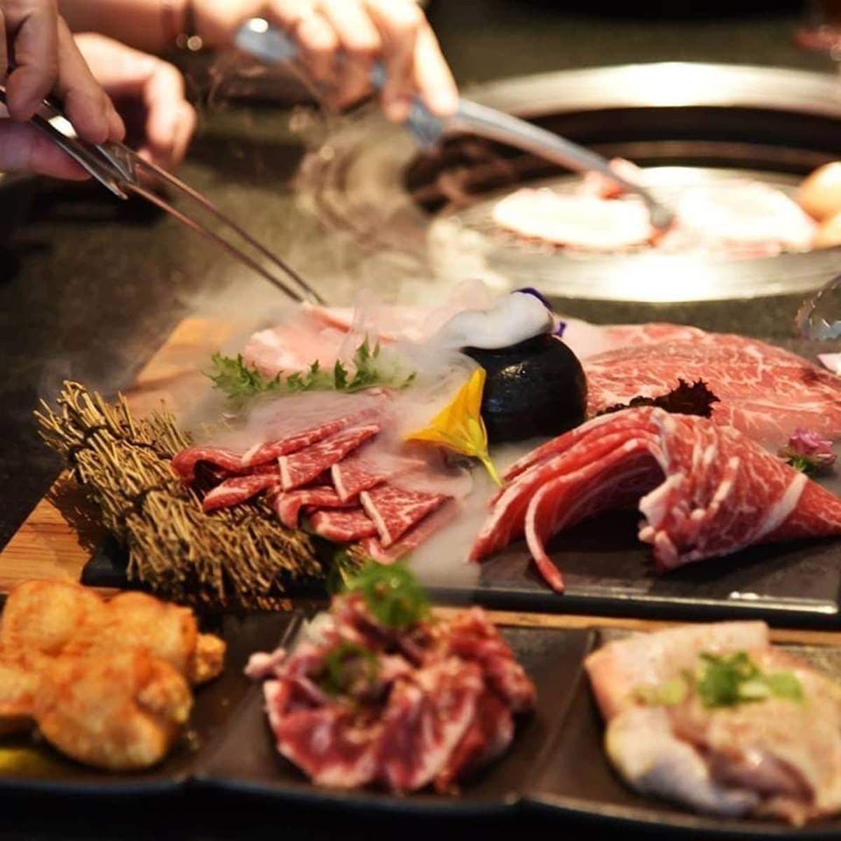 「這7天」來吃賺4000元！台中這家燒肉餐廳「買一送一」！必拍白玫瑰花海