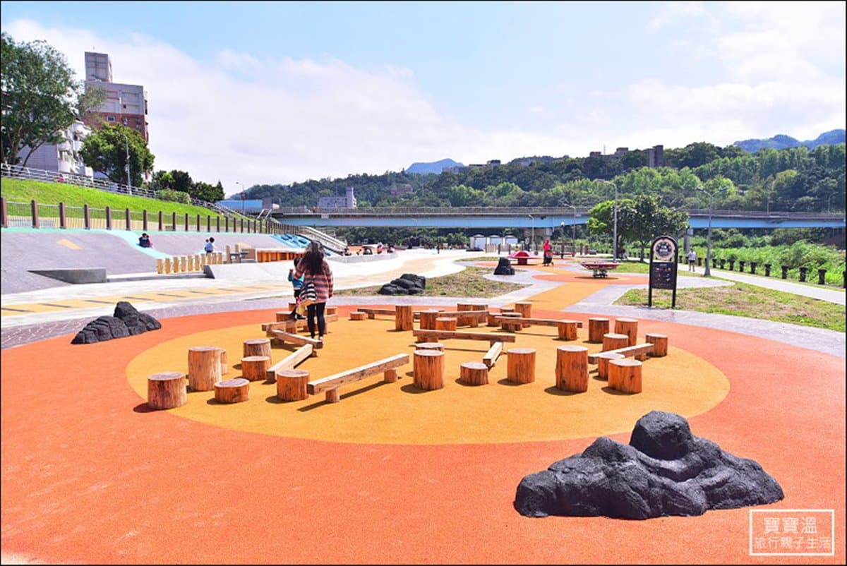 台鐵都跪了！最新「火車主題親子公園」在木柵　山洞隧道、鐵軌樣樣有