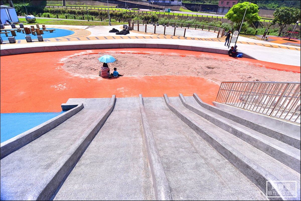 台鐵都跪了！最新「火車主題親子公園」在木柵　山洞隧道、鐵軌樣樣有