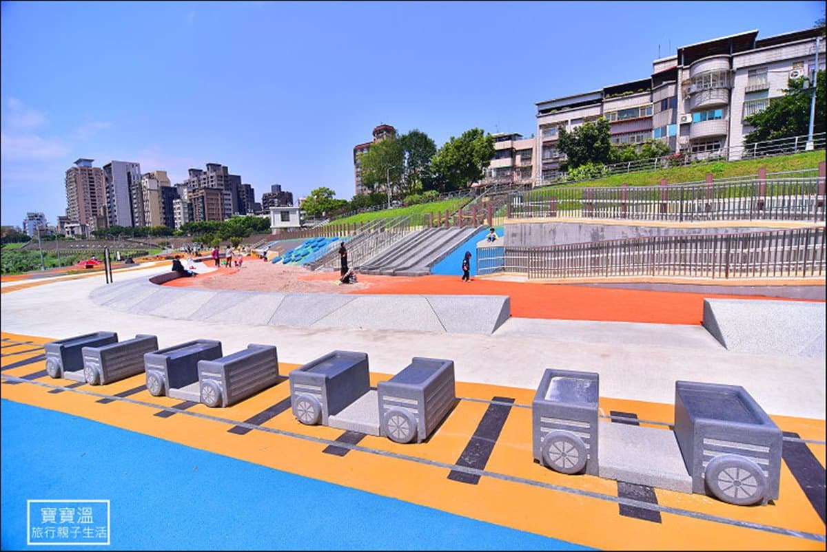 台鐵都跪了！最新「火車主題親子公園」在木柵　山洞隧道、鐵軌樣樣有