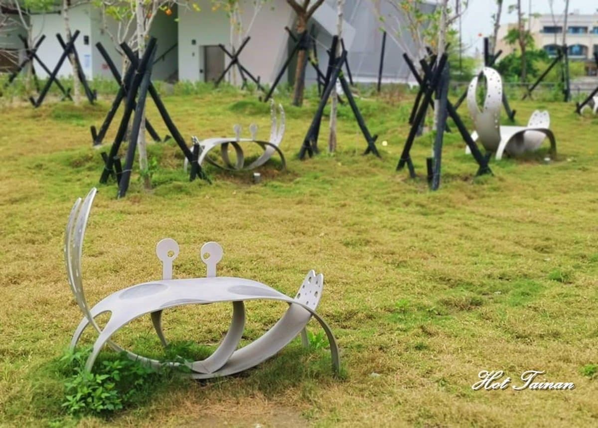 巨人座椅拍出有趣「小人照」!台南新亮點「台江文化中心」4月開幕 巨人座椅拍出有趣「小人照」!台南新亮點「台江文化中心」4月開幕