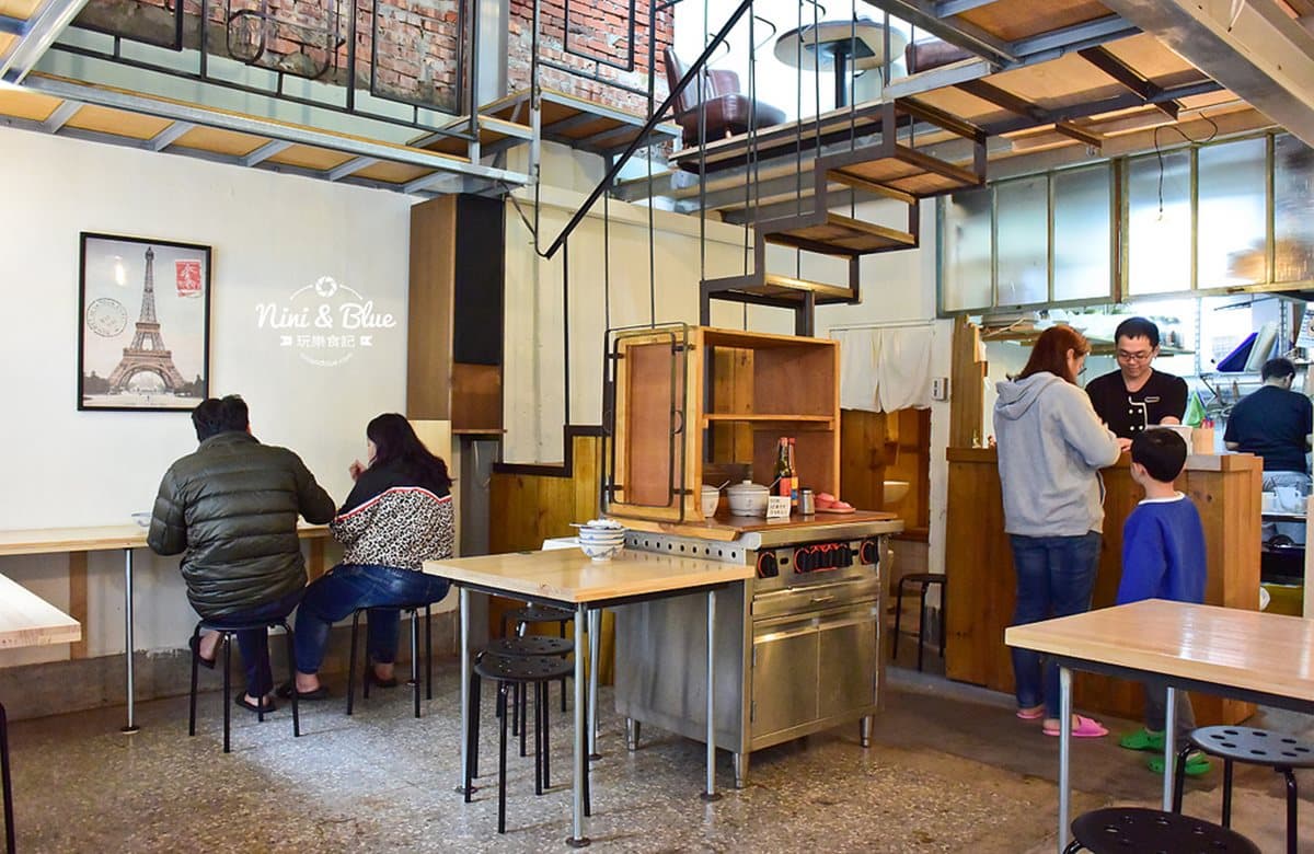 【新開店】50年台中老宅藏著「文青麵店」！銅板價必吃手切滷肉飯、乾拌麵