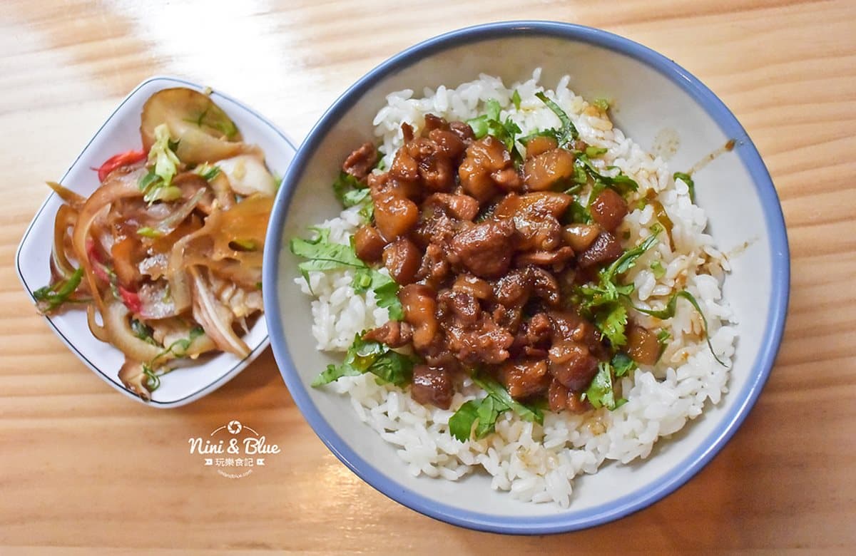 【新開店】50年台中老宅藏著「文青麵店」！銅板價必吃手切滷肉飯、乾拌麵
