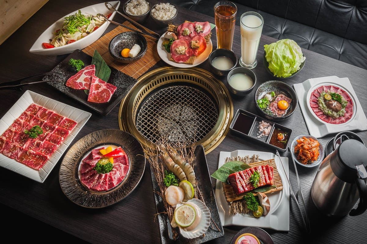 「大份量」肉肉控必衝這5家！龍貓巴士吃串燒、「握壽司」燒肉、噴汁漢堡→「這樣做」免費吃