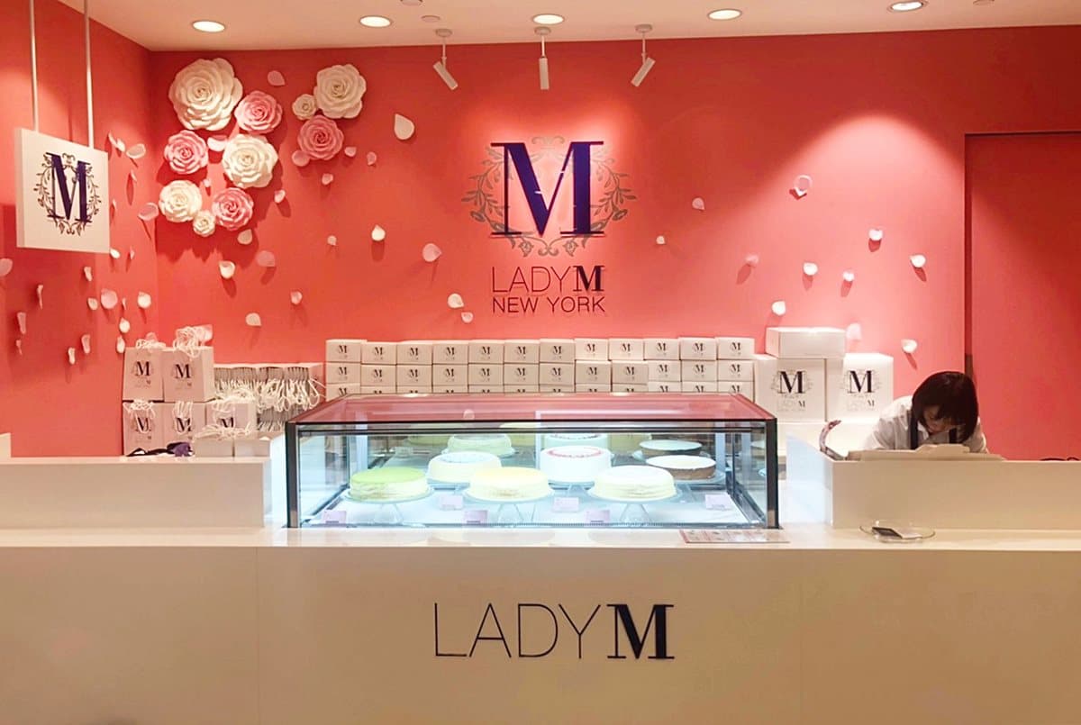 全球首家！Lady M「粉紅快閃店」在這，獨家吃「百香果起司蛋糕」