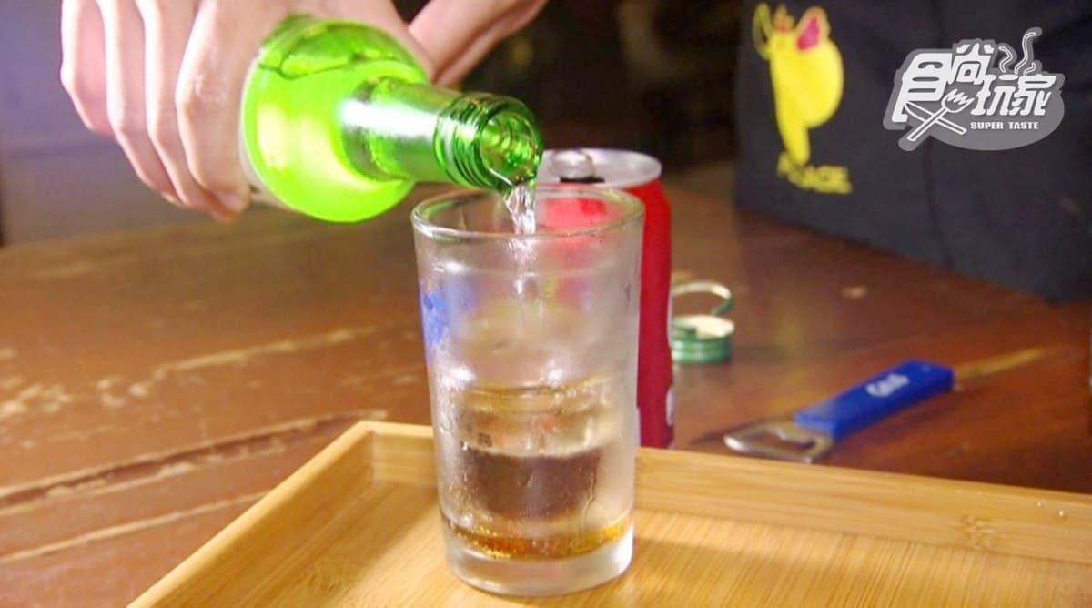逢甲夜市消夜首選!學韓國大學生吃「乾烹雞」配「苦盡甜來」 逢甲夜市消夜首選!學韓國大學生吃「乾烹雞」配「苦盡甜來」