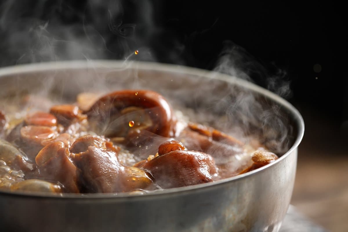 80元起就能吃！王品首家「古早味台菜」 肉燥芋糕、魷魚螺肉蒜經典重現