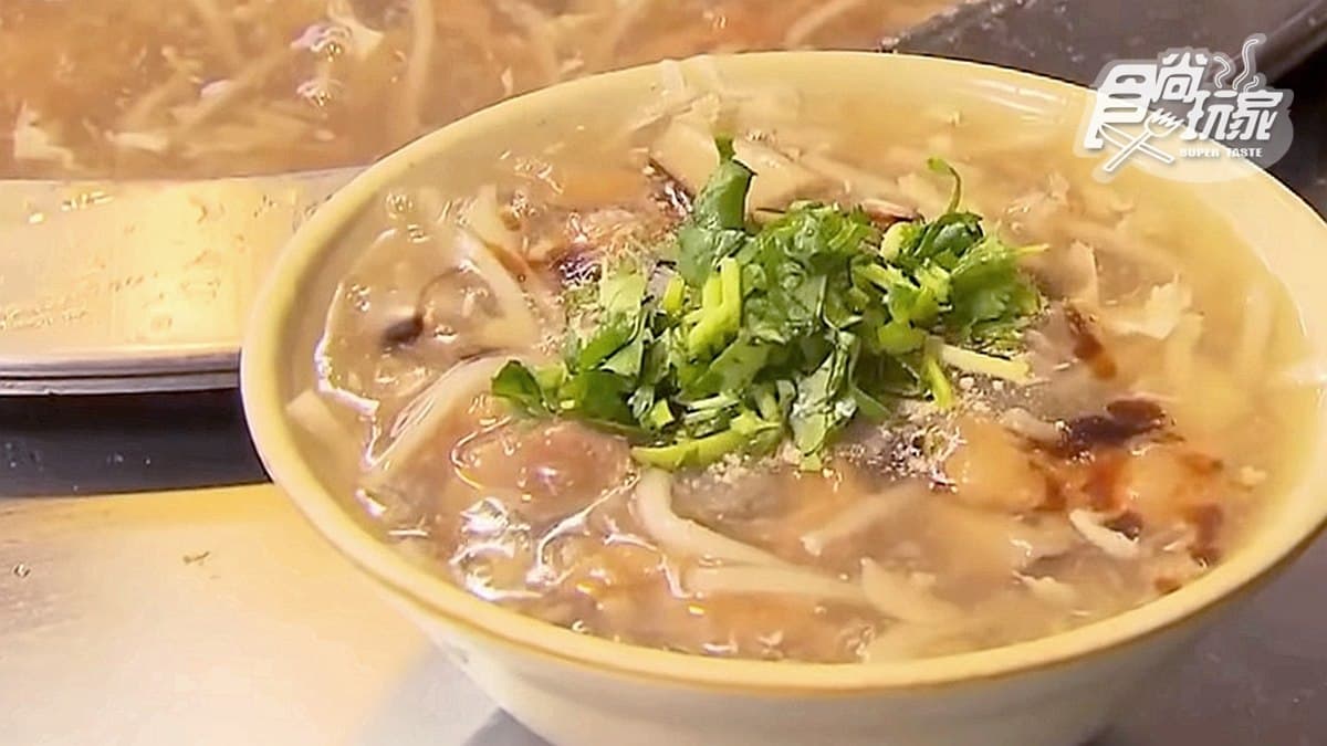 肉羹界的筋肉人！大塊沒肥肉，一口湯一口米糕超唰嘴