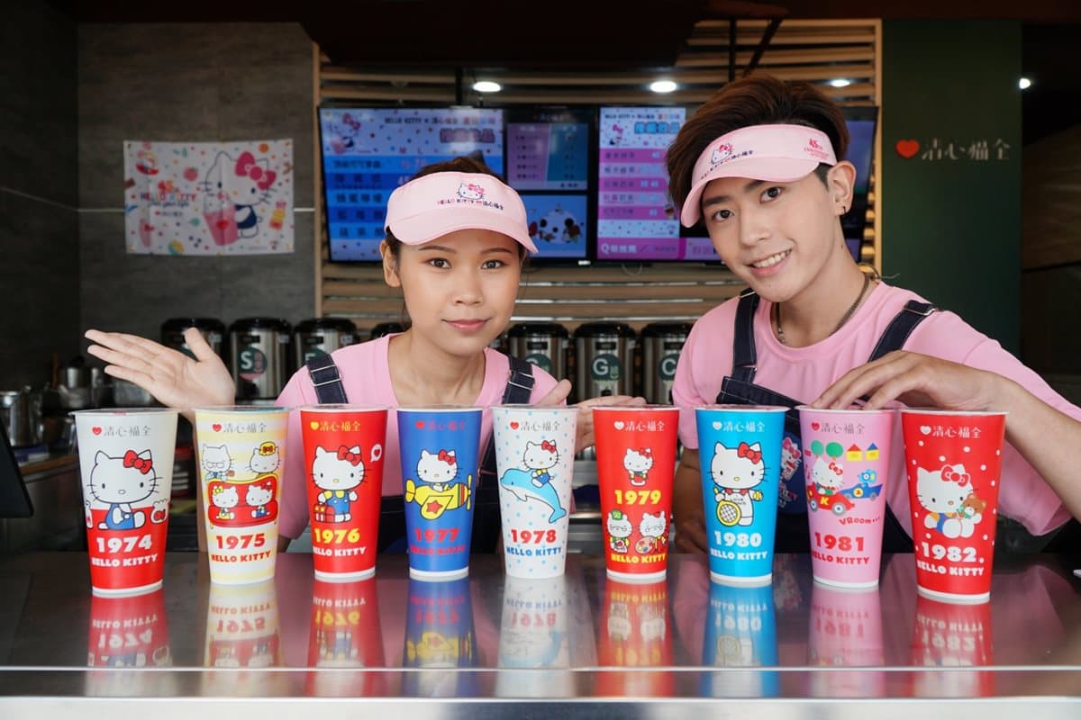 找你的「生日杯」！清心福全聯名超萌Hello Kitty推「1974～1982年」9款限定杯