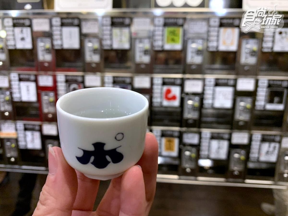 100円喝1杯！日本酒迷必訪「清酒投幣機」100種酒款隨你喝